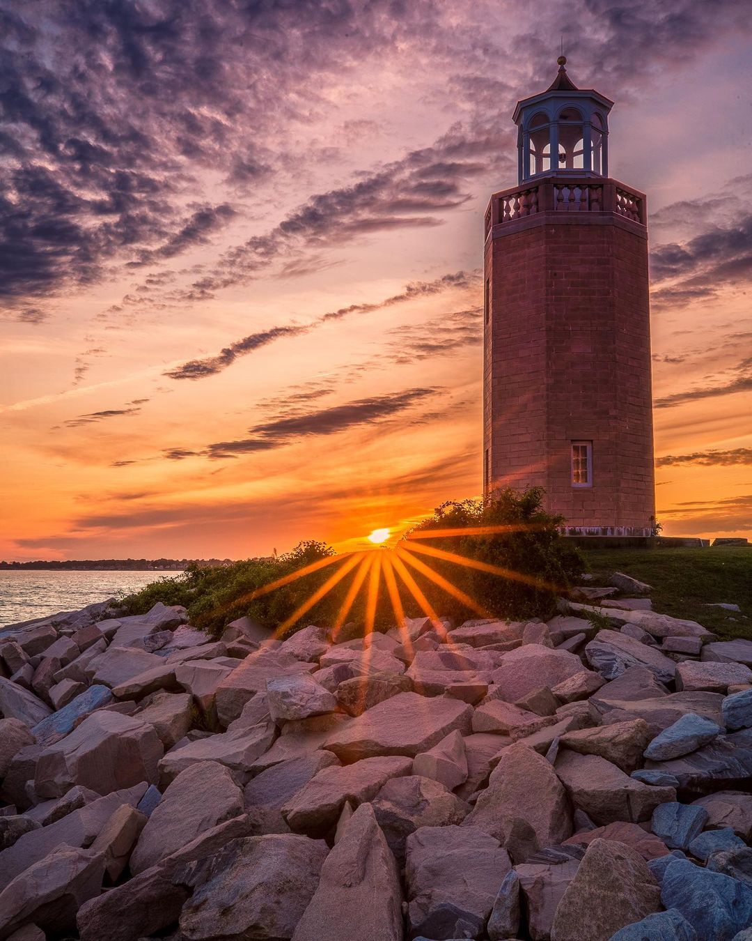 Brown lighthouse in Groton at sunrise. Photo by Instagram user @dot.connectr.
