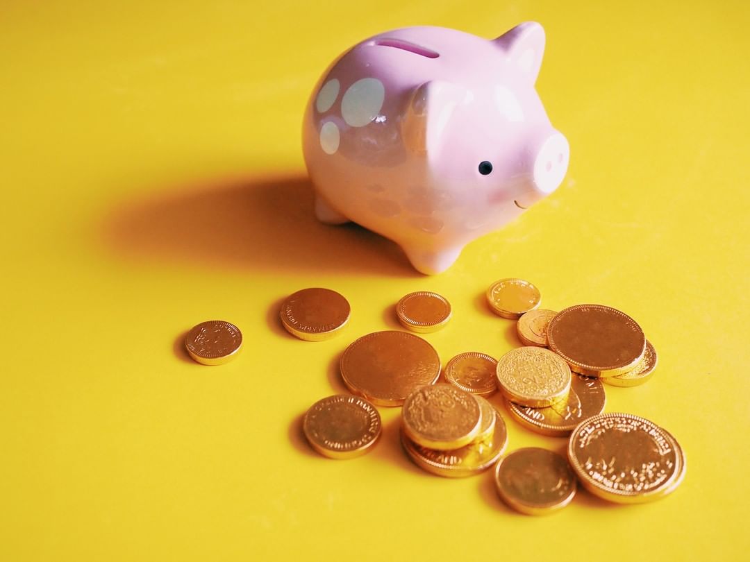 Small Piggy Bank with Gold Coins Nearby. Photo by Instagram user @pensionbee