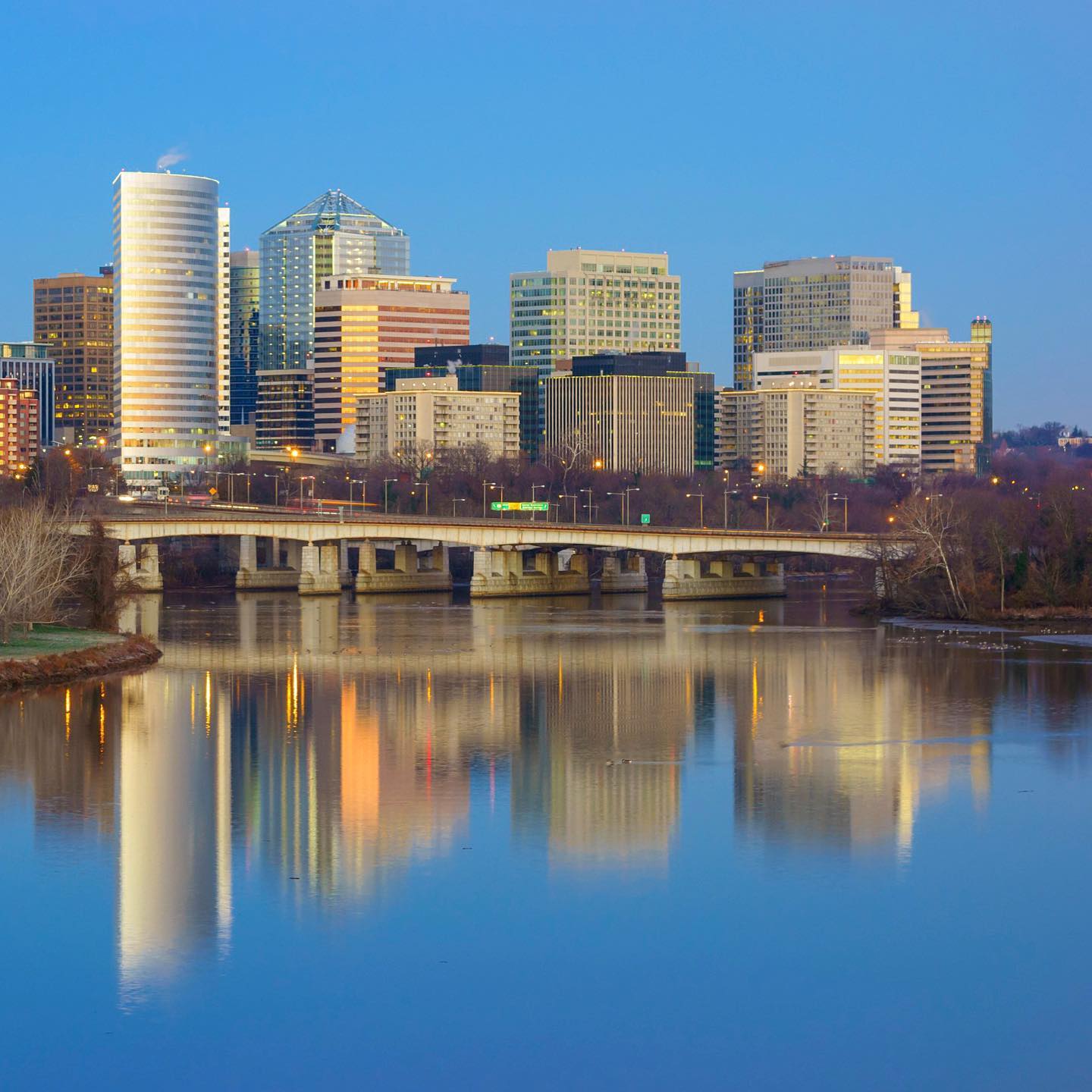 A view of the Arlington cityscape as seen reflected in the waters of the Potomac River. Photo by Instagram user @carlitosevilchis.