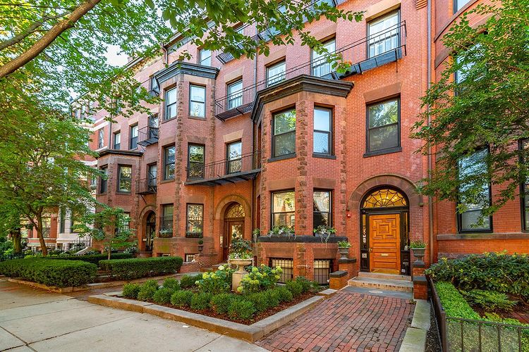 Exterior of brick Rowhouse in Boston