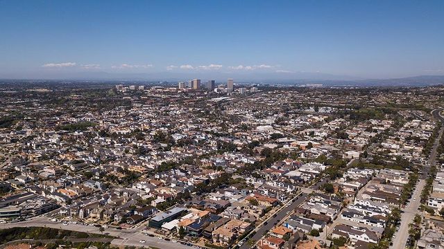 A wide aerial photo of Irvine's wide cityscape on a cloudless day. Photo by Instagram user @zakkortman.
