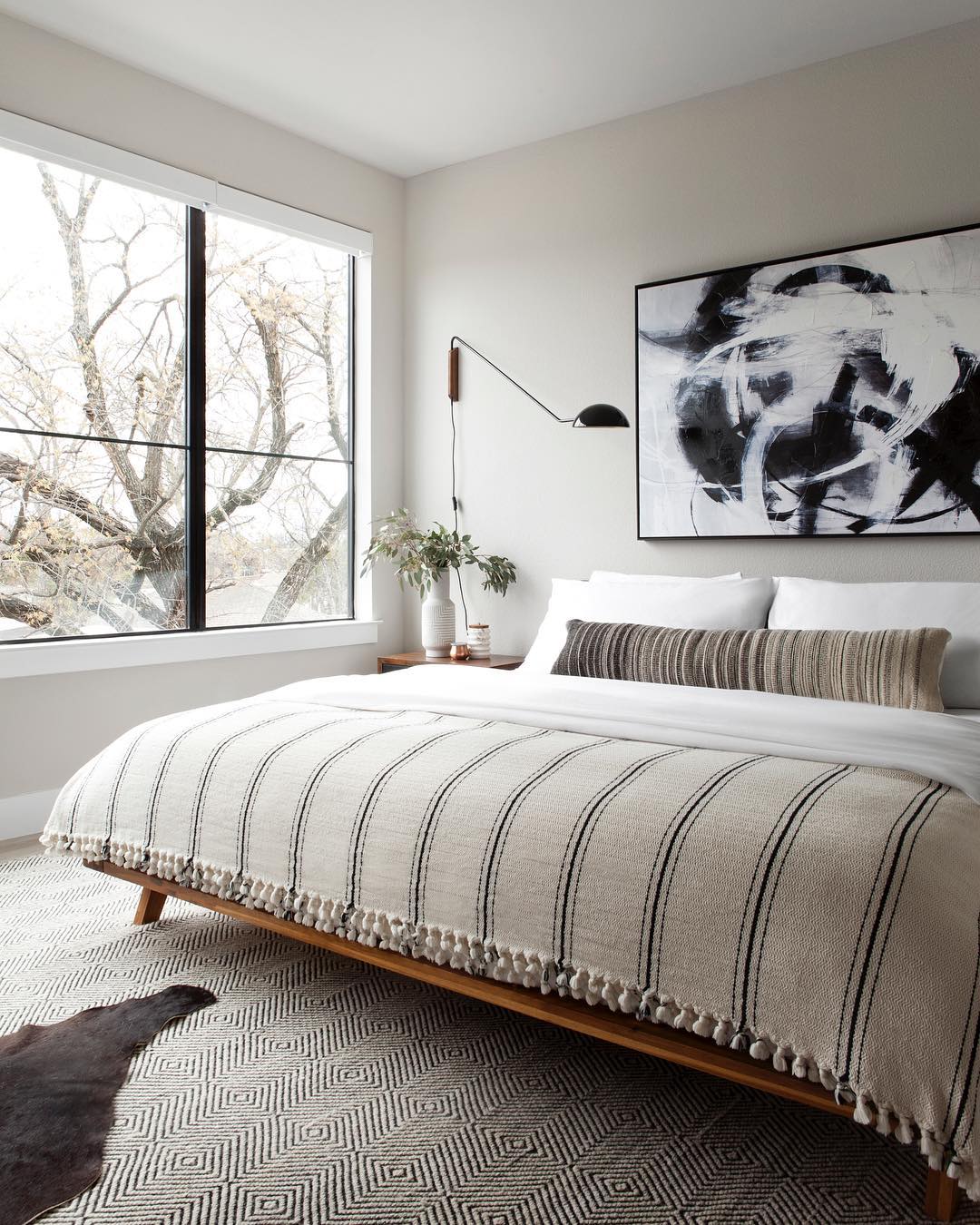 Minimalist bedroom with nicely made bed. Photo by Instagram user @mattigreshaminteriors