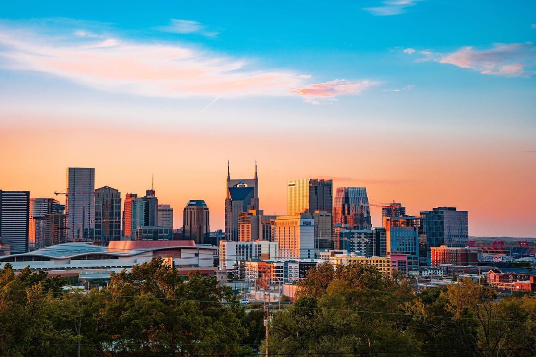 Nashville, TN skyline at sunset. Photo by Instagram User @stuartdeming