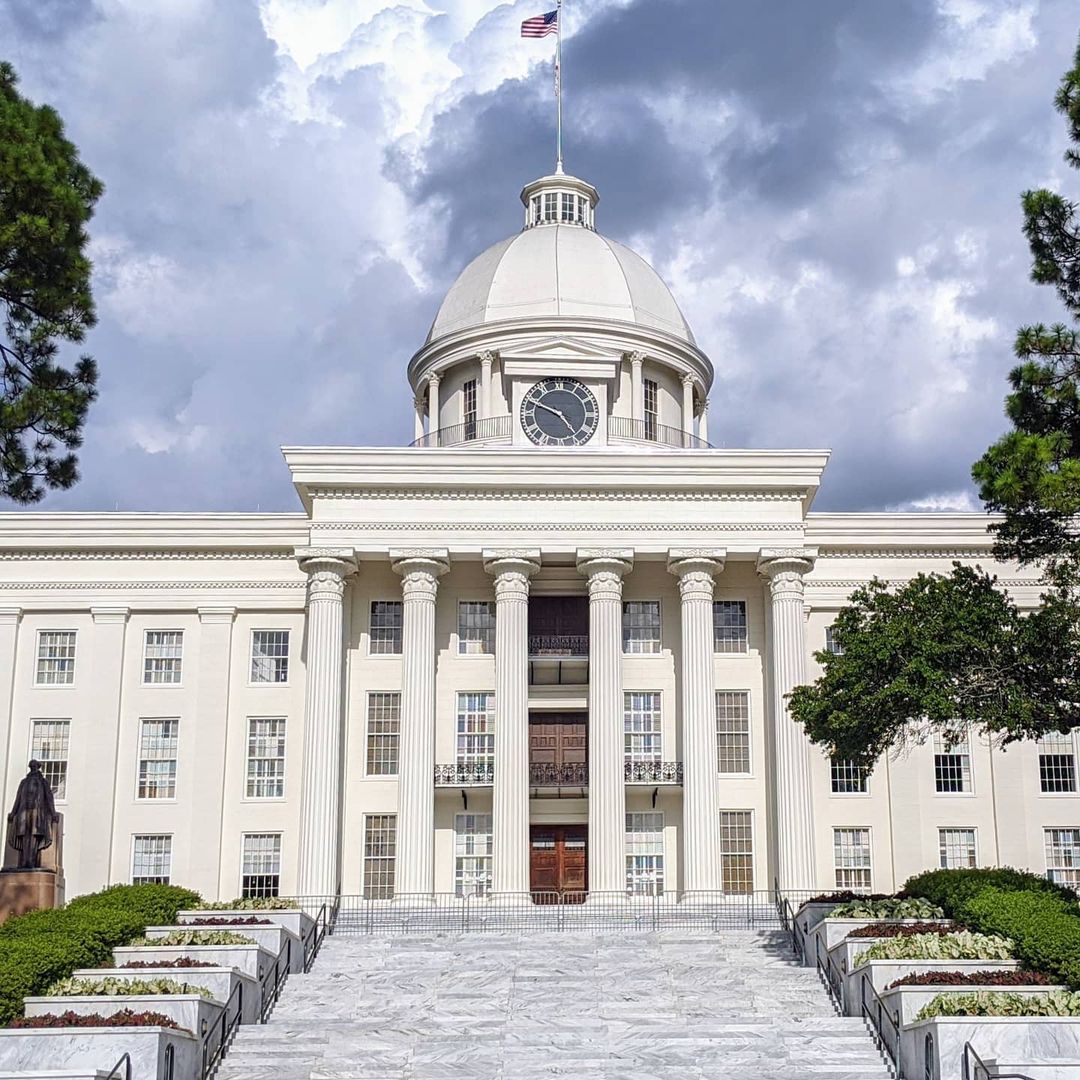 The Alabama Capitol Building in Montgomery, AL. Photo by Instagram User @roadtripsandrollercoasters