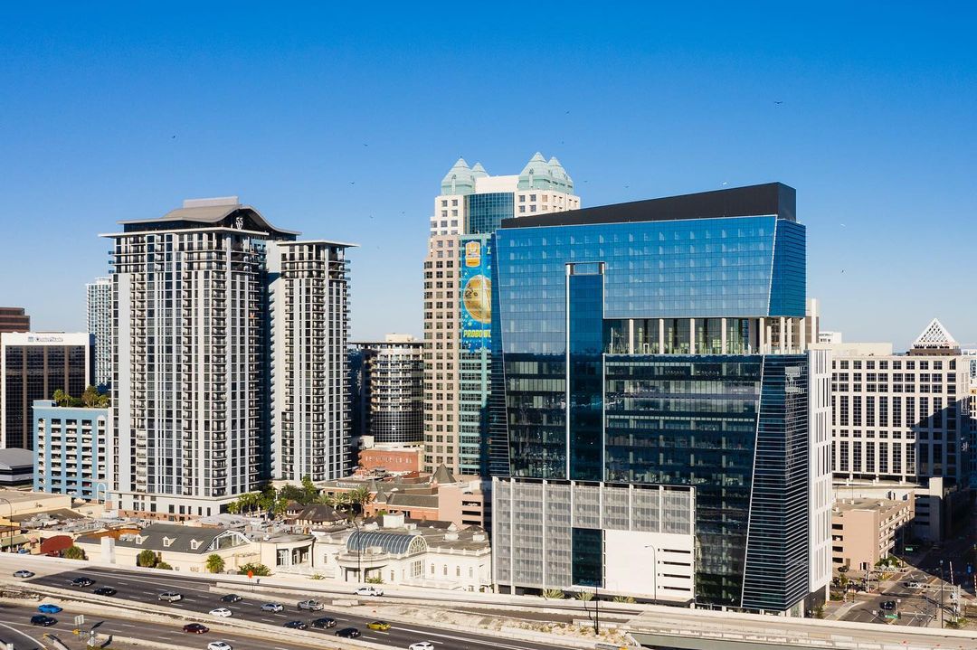 A view of the SunTrust Plaza building in Orlando, FL. Photo by Instagram user @harrylimphotography.