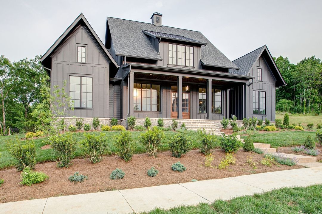 Modern home with dark exterior paint color. Photo by Instagram User @legendhomestn