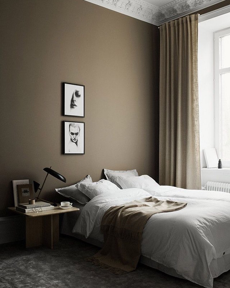 Neutral bedroom with mocha brown walls.