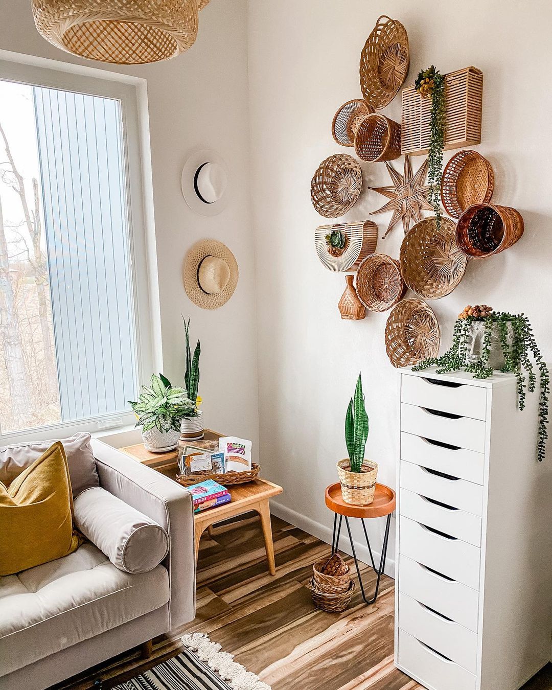 Open room with bamboo and rattan baskets of varying sizes hung on the wall. Photo by Instagram user @angbruening.