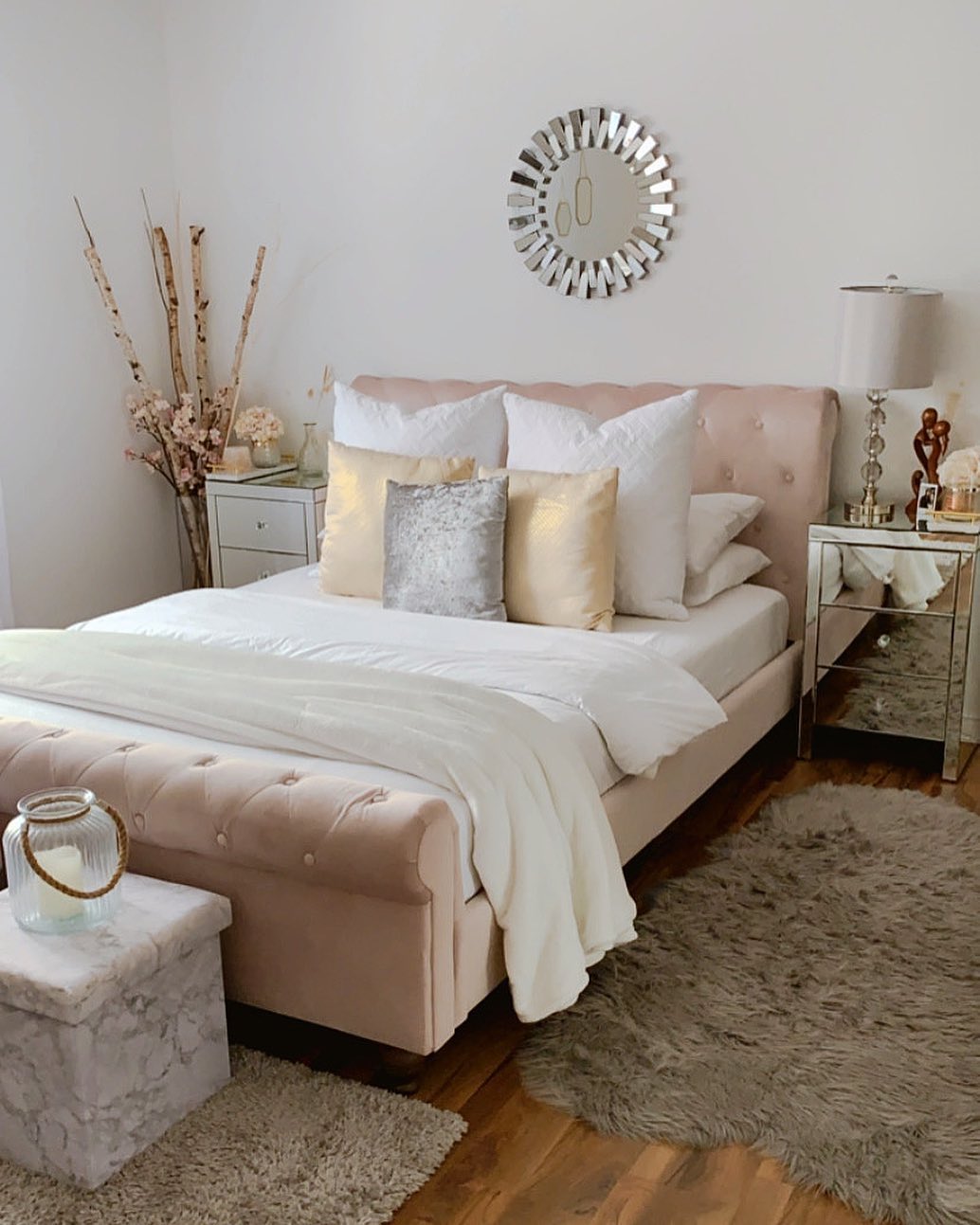 Pink upholstered tufted sleigh bed. Photo by Instagram user @budget.homedecor