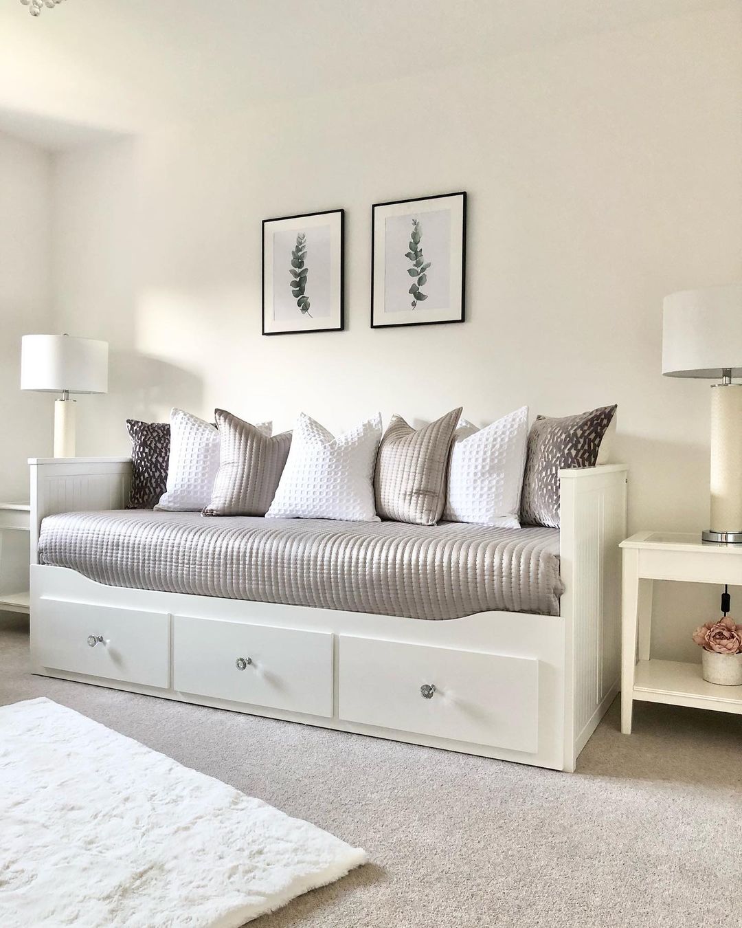 Shaker style white daybed. Photo by Instagram user @_myhomeinspo_