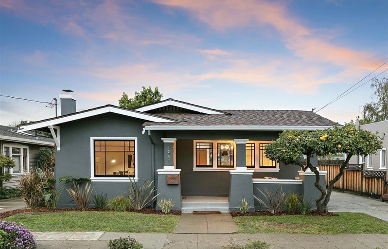 Charming Craftsman home with modern gray exterior in San Jose. Photo by Instagram User @hanna.wedgewoodhomes