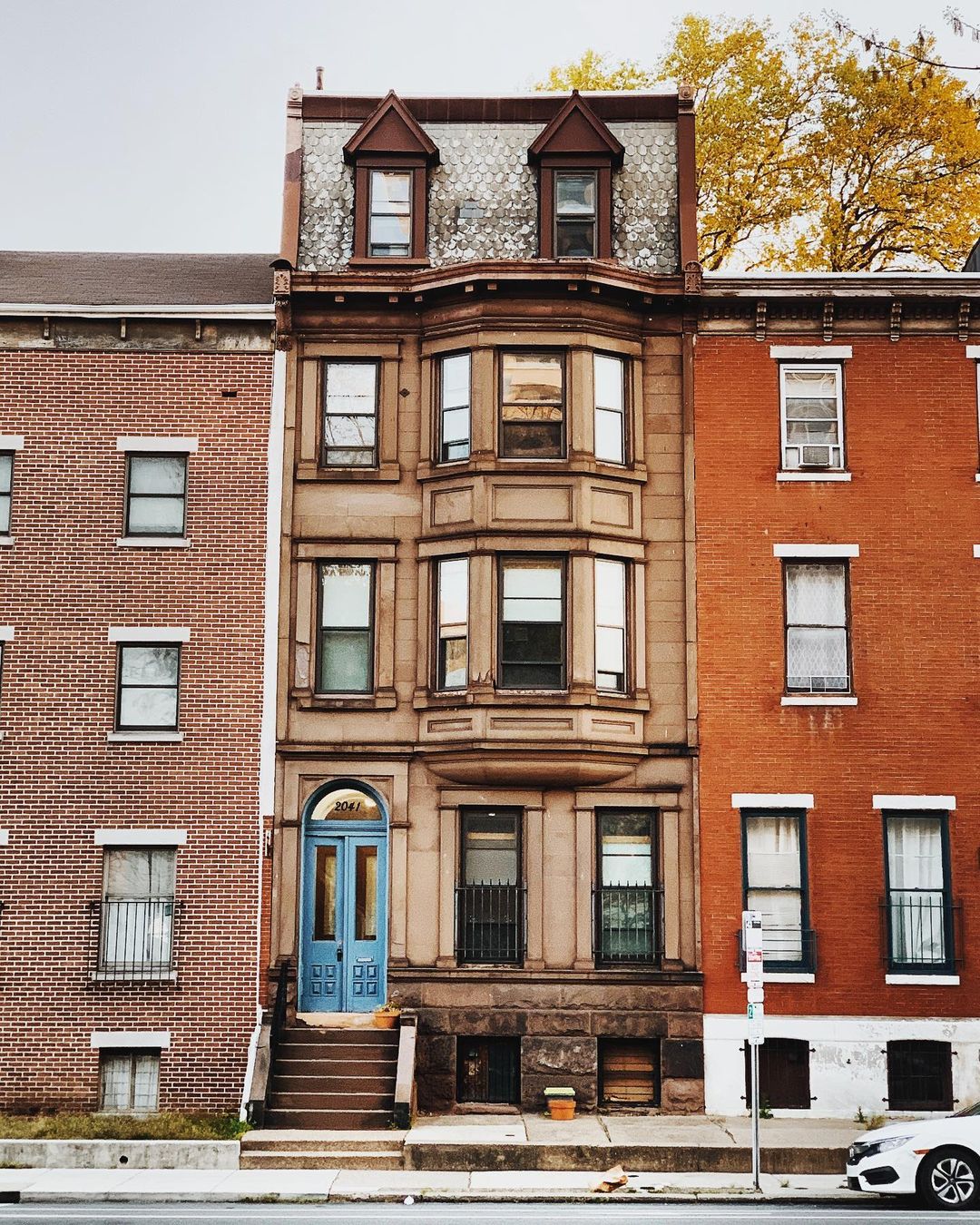 Victorian row home with a blue door in Fairmount-Spring Garden neighborhood of Philadelphia. Photo by Instagram user @cattawa87. 