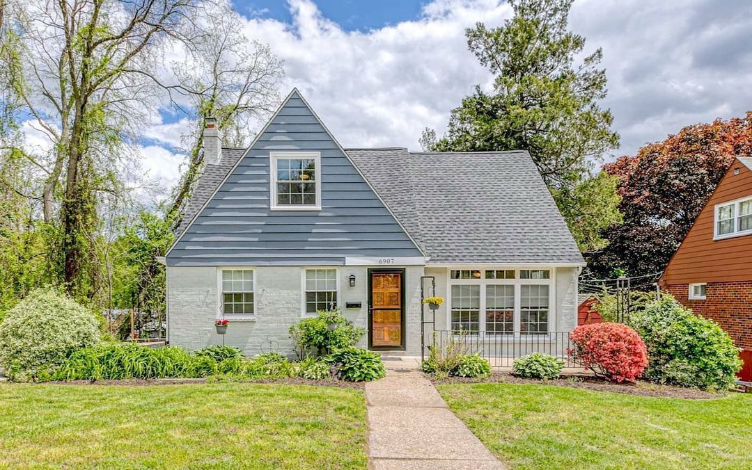 Traditional, single-family home in Roxborough neighborhood of Philadelphia. Photo by Instagram user @d_omo.