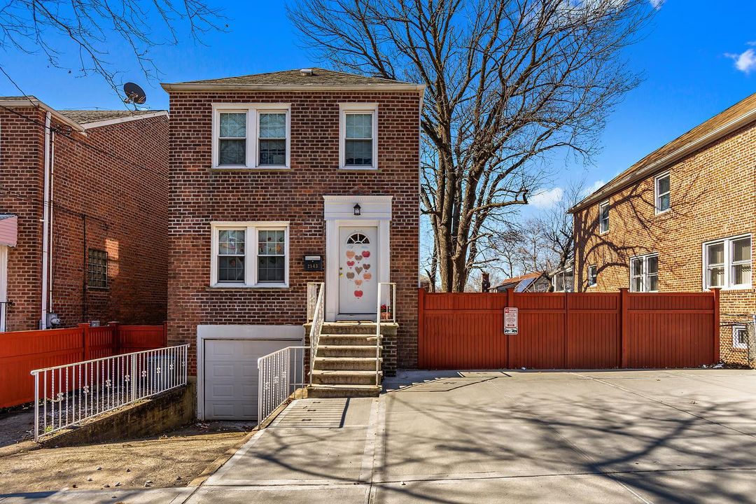 Two Story Brick Walk Up in Baychester, New York. Photo by Instagram user @espynycrealtor