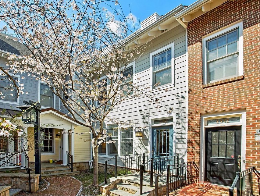 Row of Townhomes in Clarendon-Courthouse, Arlington. Photo by Instagram user @macdonaldbecker