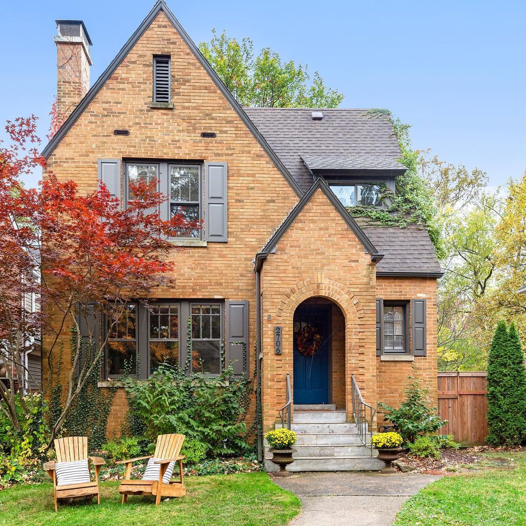 Old Brick Home in Evanston, IL. Photo by Instagram user @daveandamychung