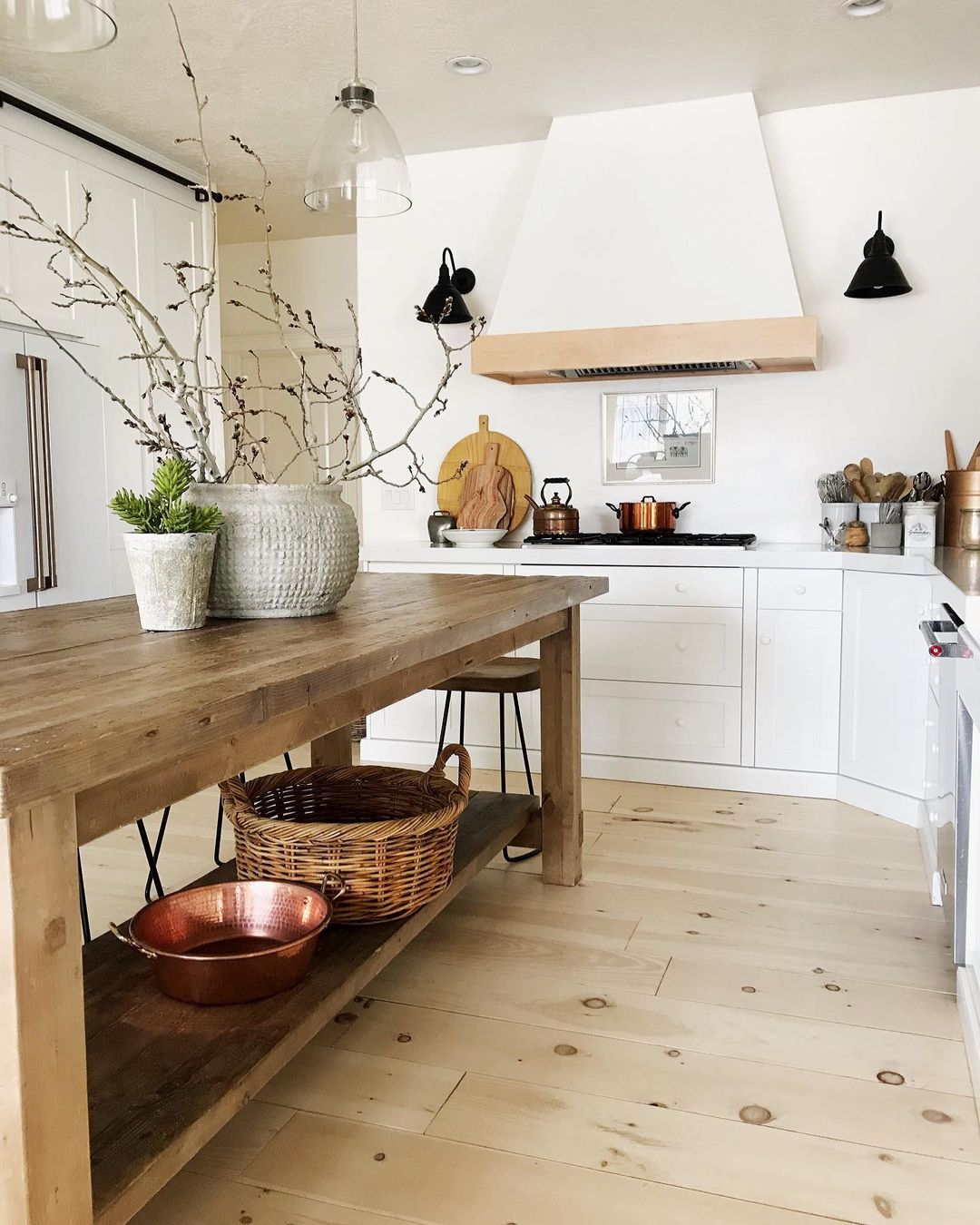 Modern Farmhouse Kitchen with Wood Kitchen Island. Photo by Instagram user @lauren_elizabeth_l