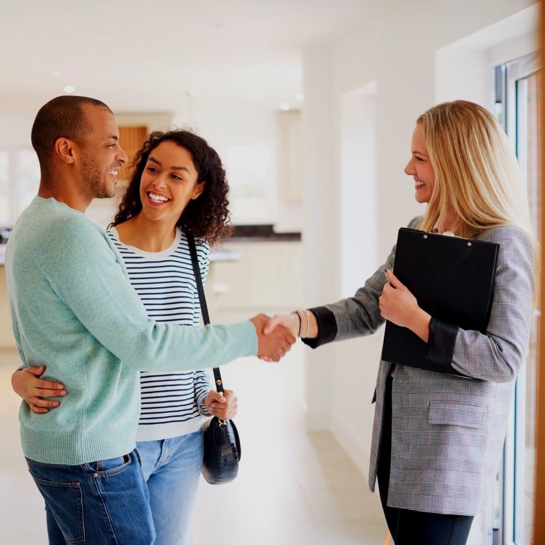 Real Estate Agent Shaking Hands with a Couple. Photo by Instagram user @moovshack_
