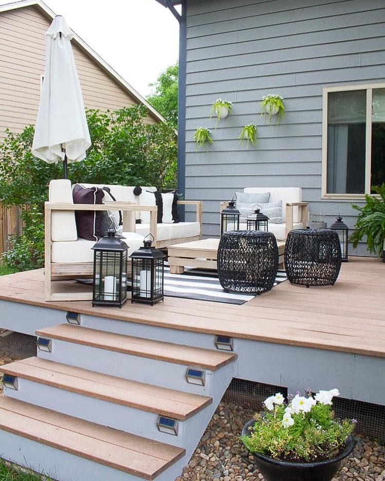 Updated Backyard Deck. Photo by Instagram user @inspirationformoms