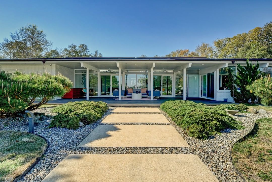 Mid-Century Modern home with beautiful walkway and poolside seating area. Photo by Instagram User @intracoastalrealty