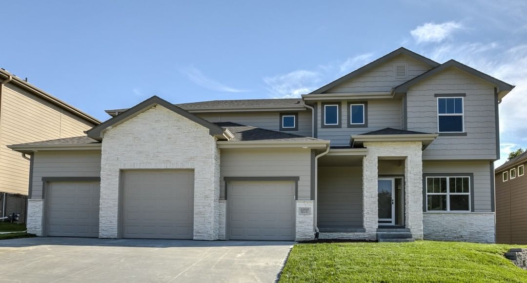 Beautiful new construction home with modern exterior. Photo by Instagram User @the_home_company