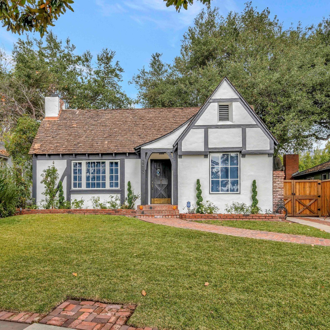 A view of the front door of a Pasadena home. @markandalteam