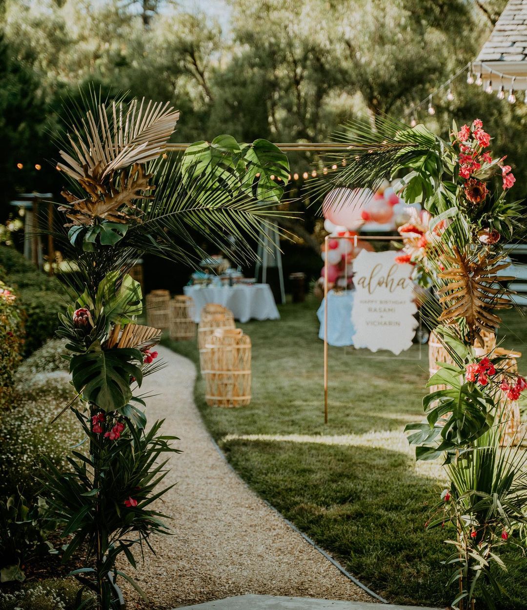 Backyard Set Up with a Luau Party Theme. Photo by Instagram user @alinebicharapartydecor