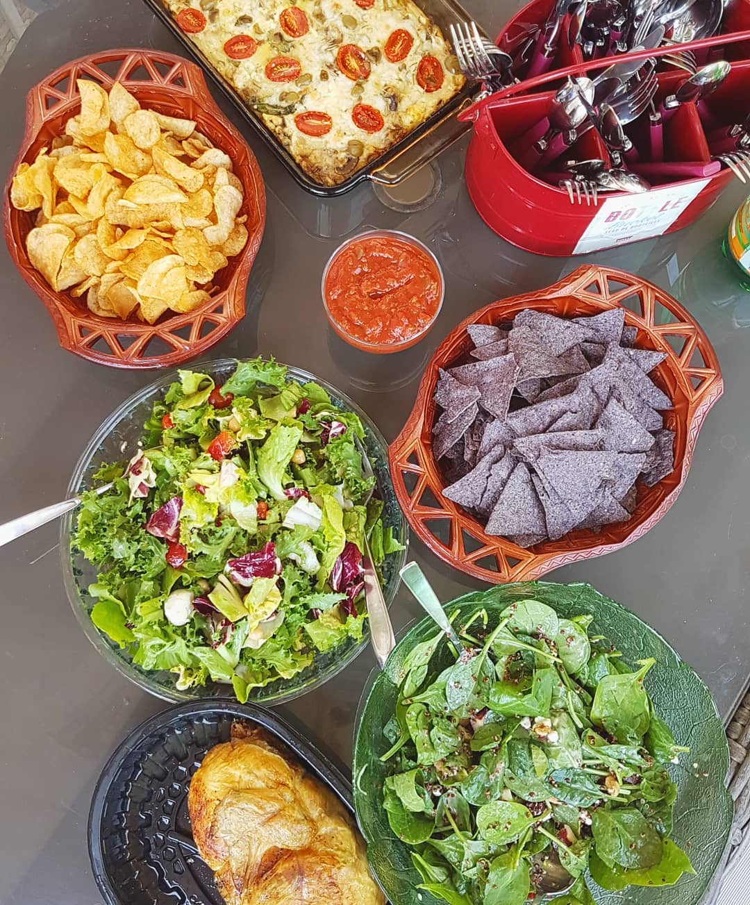 Bowls of Food at a Party. Photo by Instagram user @grubsfoods