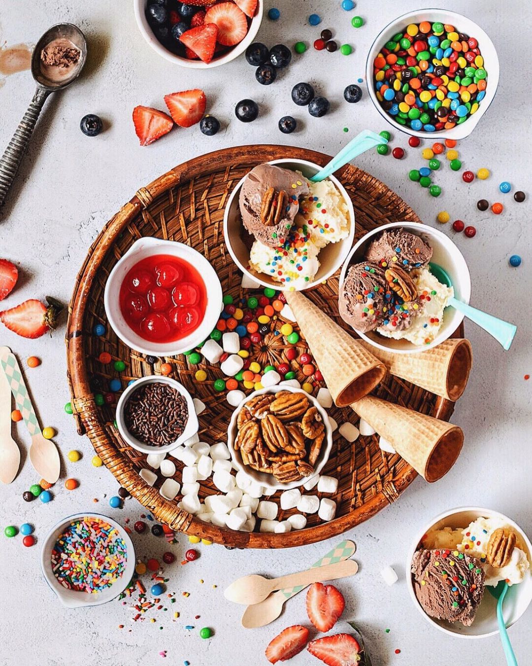 Simple Ice Cream Sundae Bar Set Up. Photo by Instagram user @shootmybrand