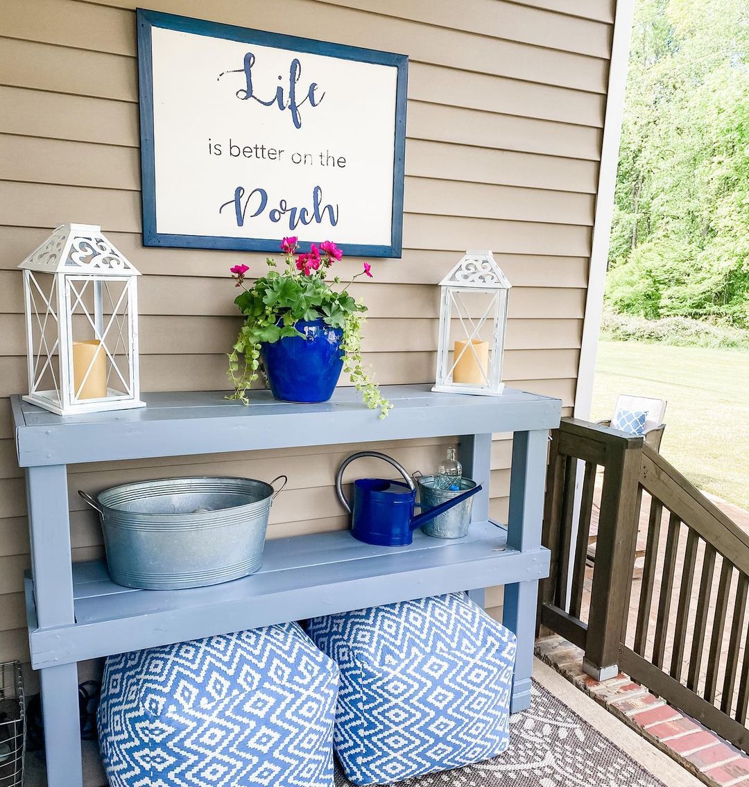 Outdoor Console Table Near the Deck Stairs. Photo by Instagram user @immeasurablymorehomes