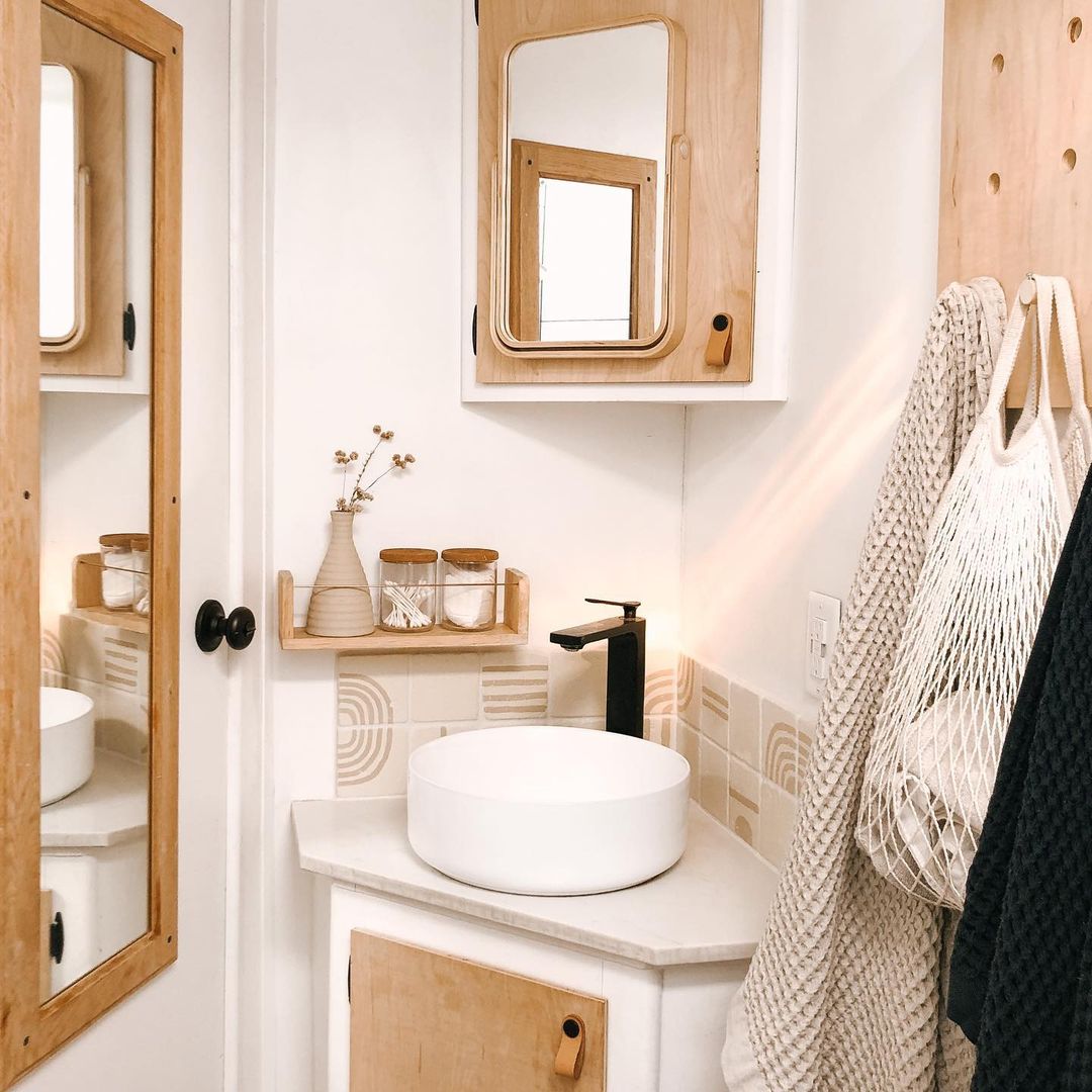 RV bathroom with storage vanity. Photo by Instagram user @mrscaptainkoch. 