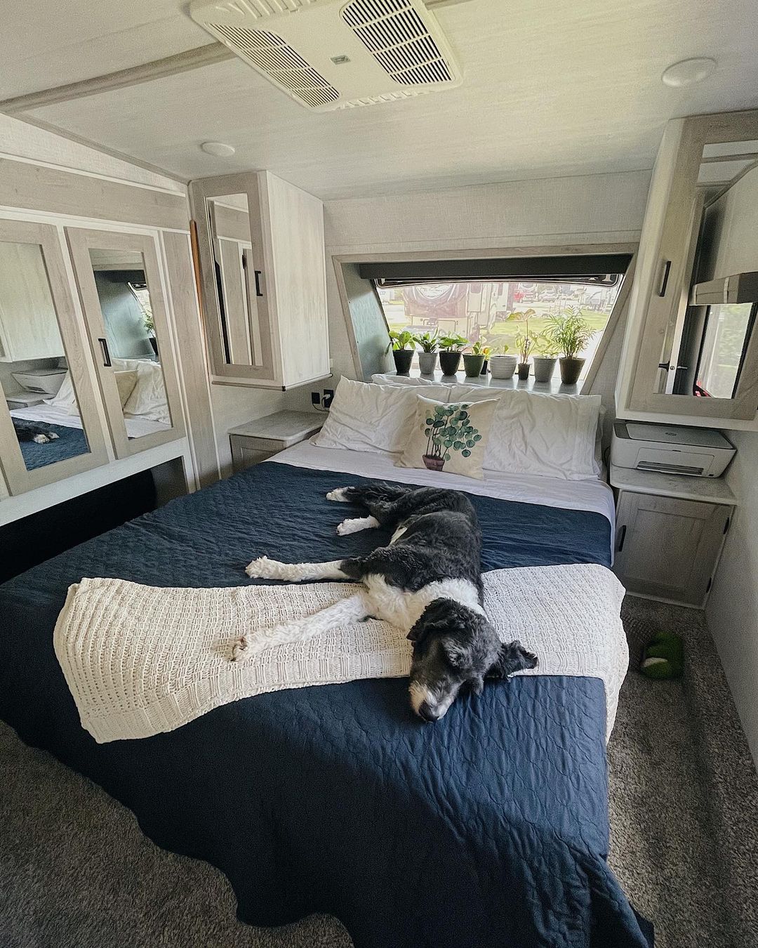 Bedroom of full-time RVer. Photo by Instagram user @rvsandtrees.