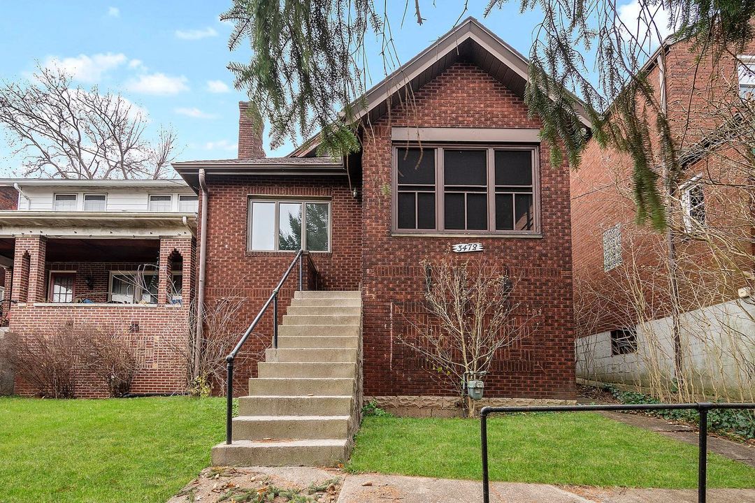 Unique brick home with a lot of steps and front yard in Squirrel Hill, Pittsburgh. Photo from Instagram user @home.with.k.b.pgh