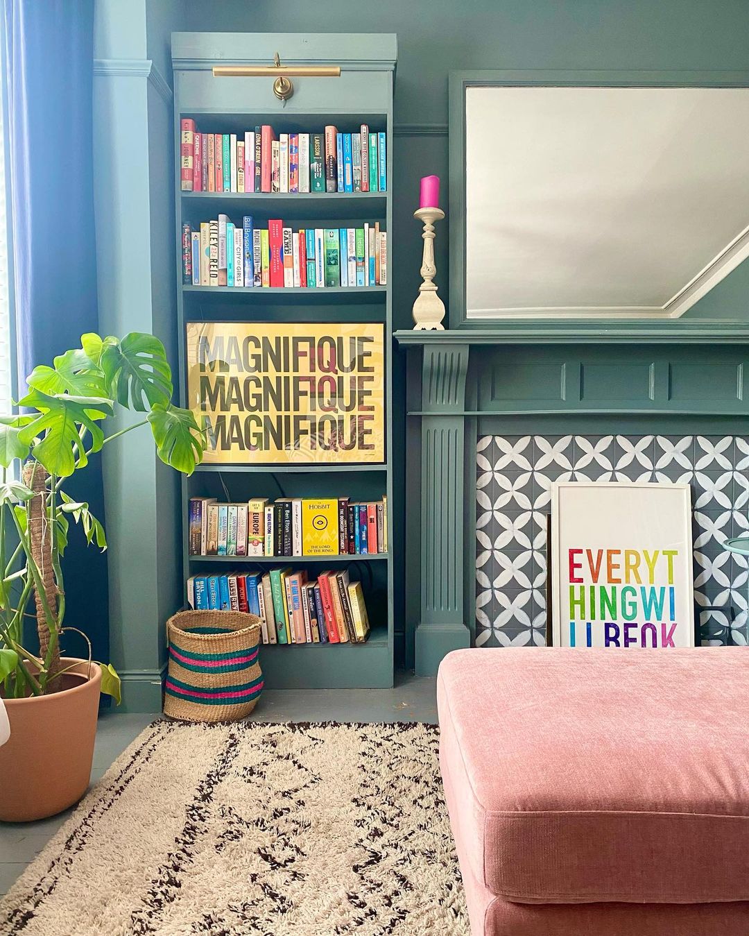 Living Room with Fully Painted Walls, Including the Moulding. Photo by Instagram user @flawsomehome