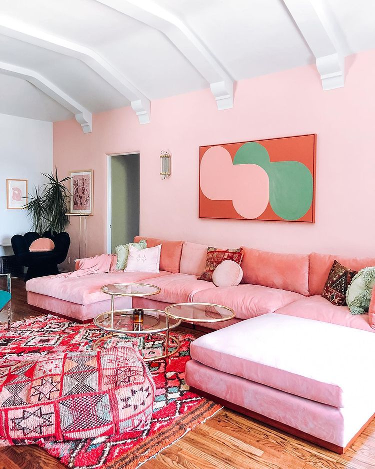 Living Space with Bright Pink Walls and Couch and Accent Rug. Photo by Instagram user @dazeyden