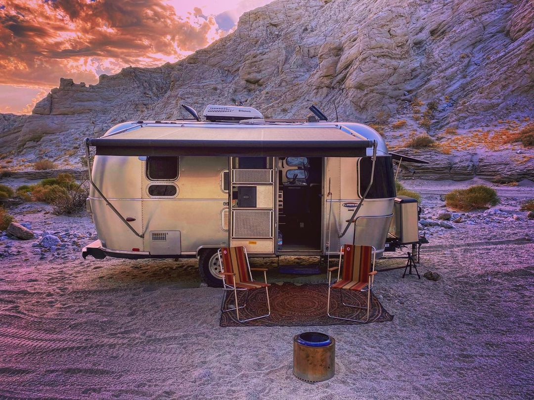 Charming Airstream RV parked in the desert. Photo by Instagram User @stywyld