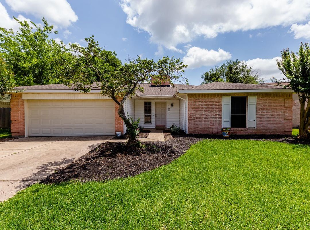 Brick ranch-style home in Sugar Land suburb of Houston, TX. Photo by Instagram user @karlaarjona.