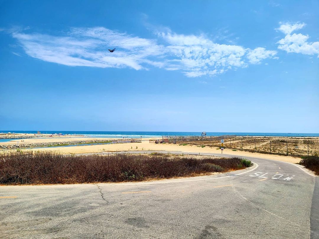 Landscape shot from the Santa Ana River Trail at Huntington Beach in Riverside, CA. Photo by Instagram user @xzeusrx.