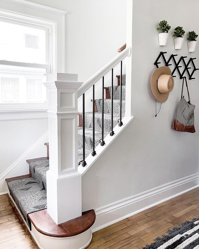 Entry Stairway Avoiding Negative Energy. Photo by Instagram user @cherishedbliss