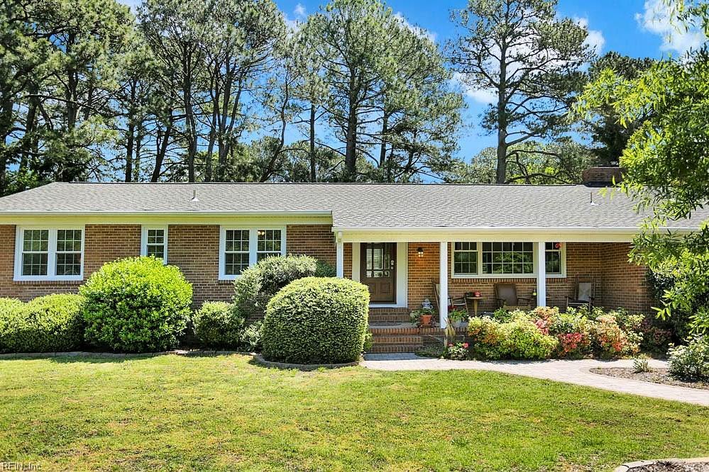 Brick ranch house with well manicured bushes and lawn in the Great Neck neighborhood of Virginia Beach. Photo by instagram user @robertramey53