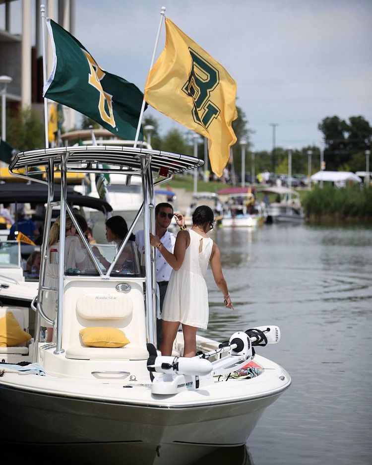 People tailgating and sailgating on a boat for Baylor University. Photo by instagram user @bayloruniversity