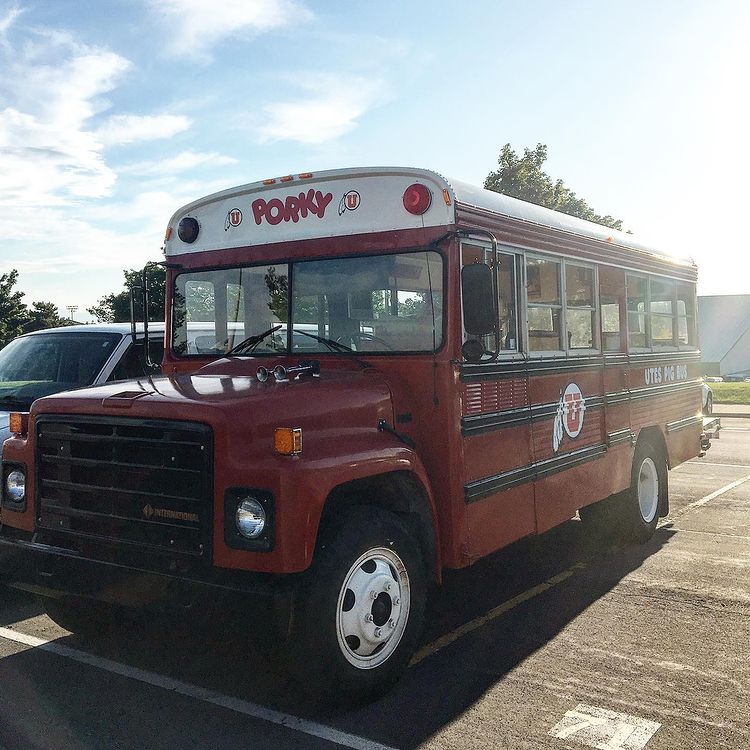 The Utah Pig Bus parked in a parking lot for a tailgating event. Photo by instagram user @utahpigbus