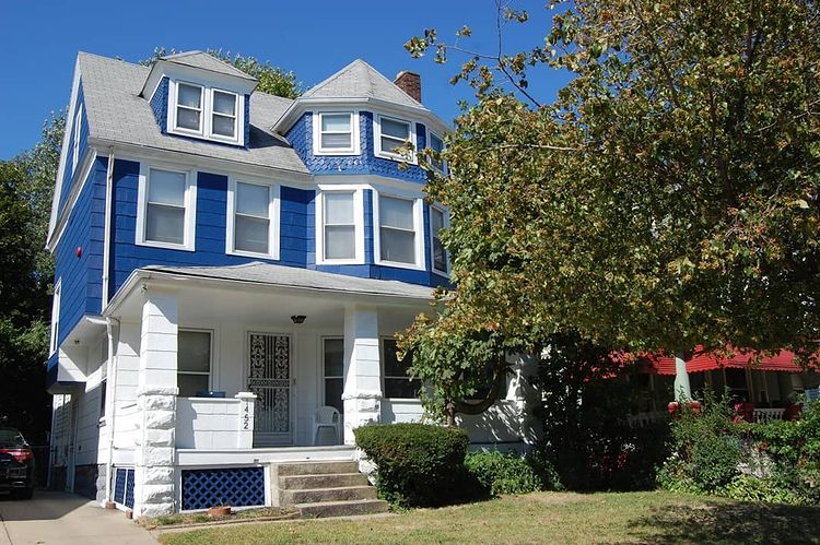 Large blue house in the greater circle of Cleveland. Photo by instagram user @greatercircleliving