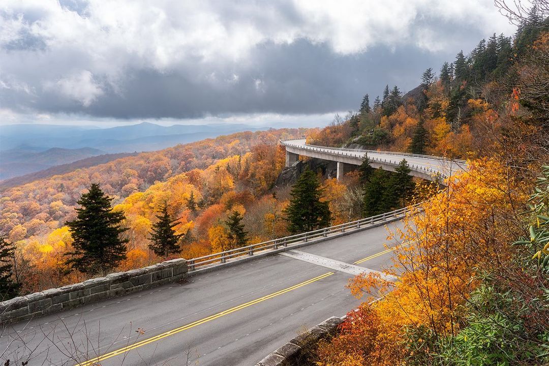 View of the Blue Ridge Parkway in Fall. Photo by Instagram user @wncphototours