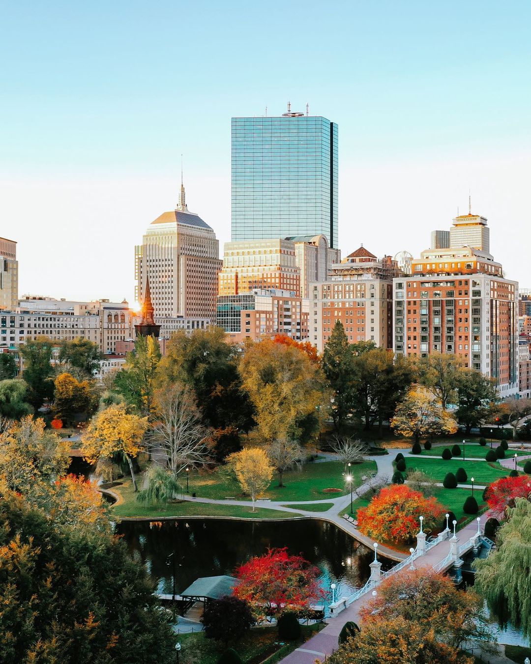 Boston Common & Public Garden at Dusk. Photo by Instagram user @mediabymarvin