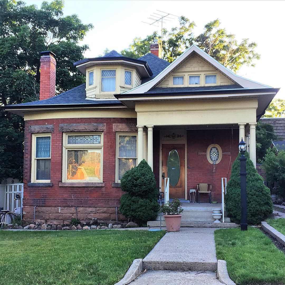 Small Victorian Cottage in Greater Avenues, Salt Lake City. Photo by Instagram user @lovelyoldhomes