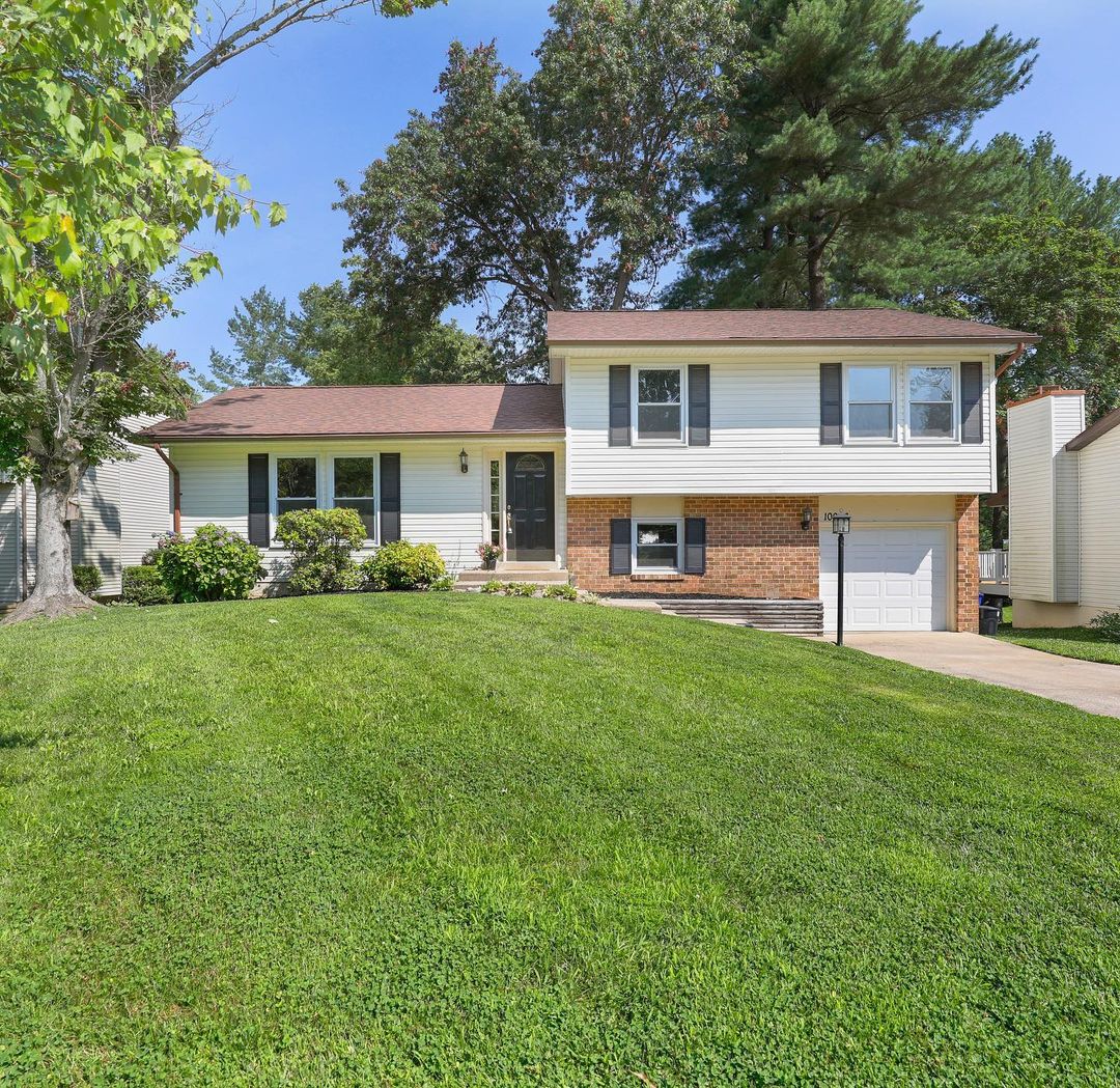 Split Level Home in Columbia, MD. Photo by Instagram user @suresalesgroup