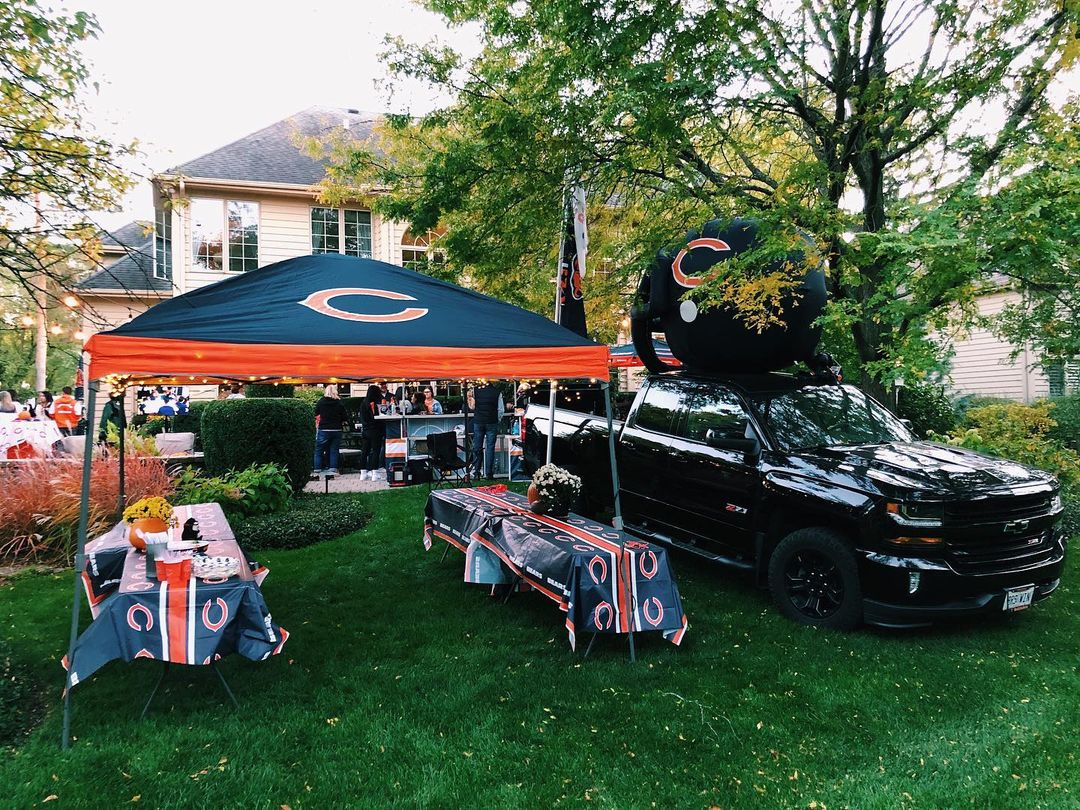 Chicago Bears Tailgate Setup. Photo by Instagram user @tailgater_concierge