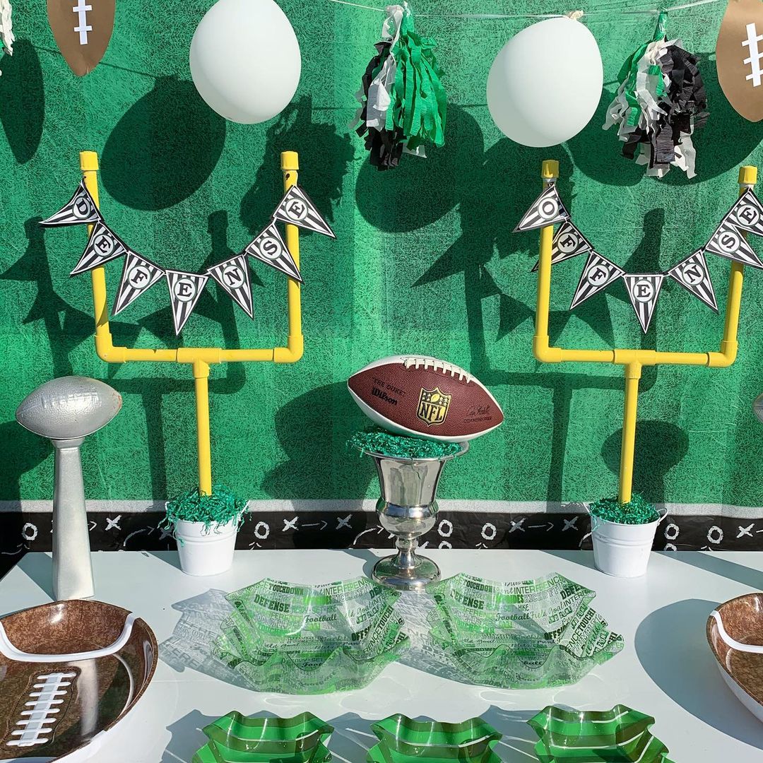 At Home Tailgating Decorations. Photo by Instagram user @holidayhostessbox