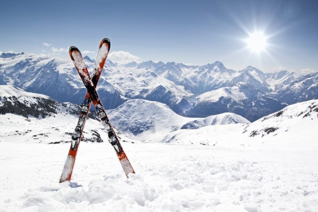 Skis in the Snow. Photo by Instagram user @skibarollte